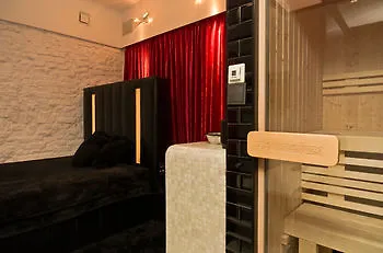 Goodnight Warsaw Apartments